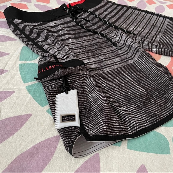 Billabong Stripe Swim Shorts - Picture 5 of 10